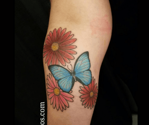 tatouage fleur et papillon