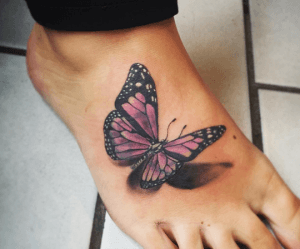 tatouage papillon rose
