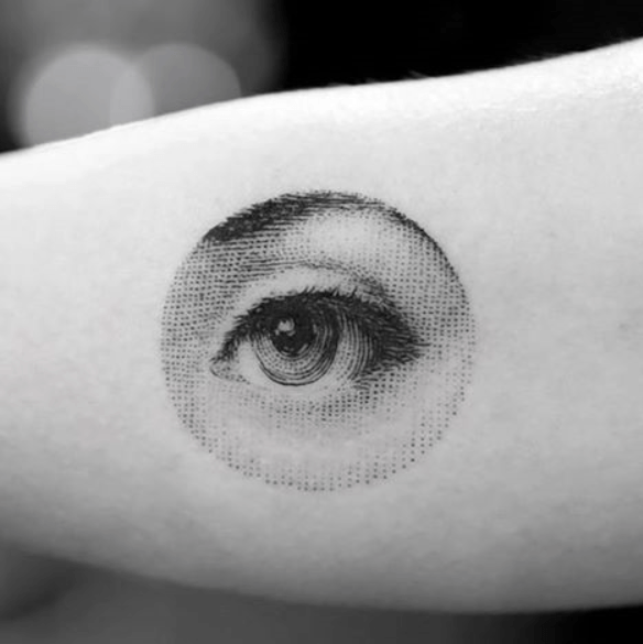 tatouag oeil rond dotwork