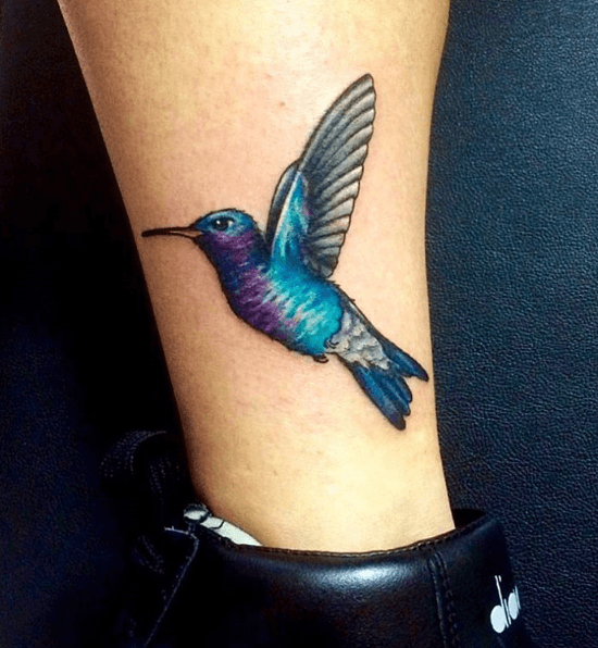 tatouage de colibri cheville