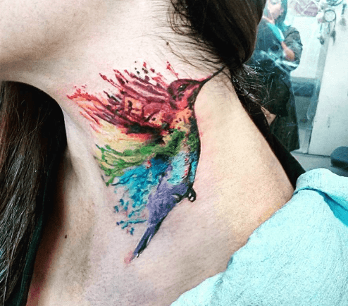 tatouage colibri cou