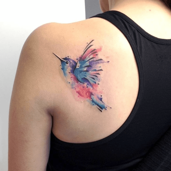 tatouage colibri epaule