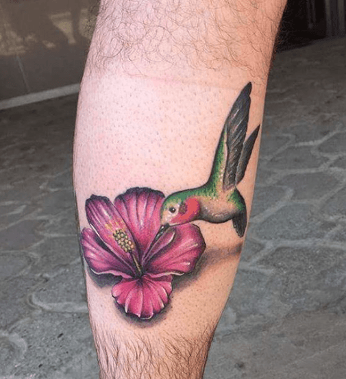 tatouage colibri hibiscus molet