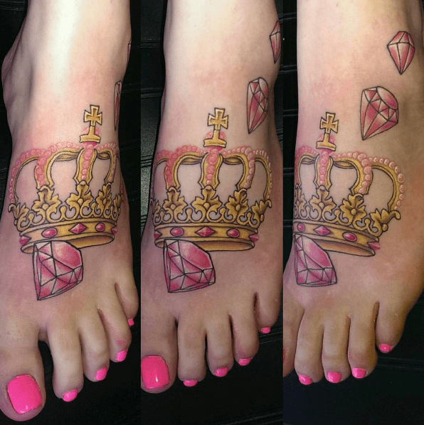 tatouage couronne pied girly rose