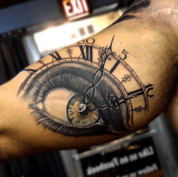 tatouage oeil horloge