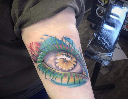 tatouage oeil multicolore