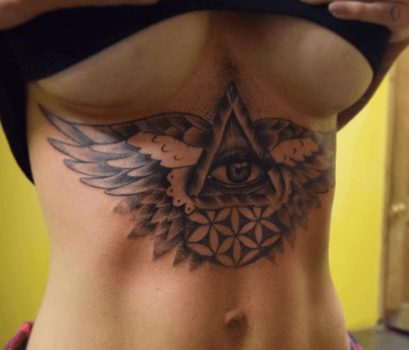 tatouage oeil underboob ailes