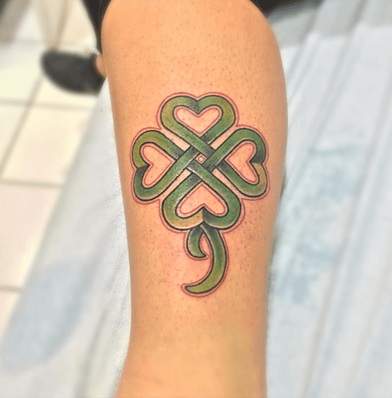 tatouage trefle celtique simple