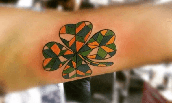 Tatouage trèfle - TattooMe - Le Meilleur du Tatouage
