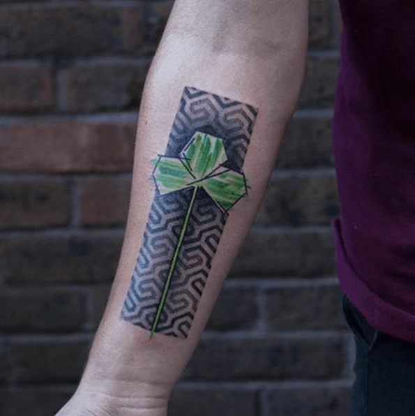 tatouage trefle geometrique