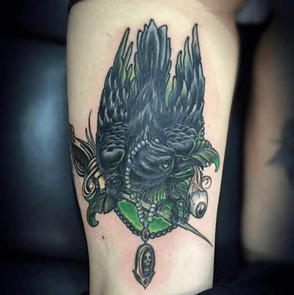 Tatouage corbeau couleur verte