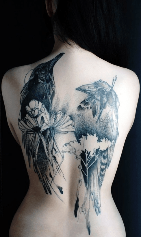 Tatouage corbeaux noirs dans le dos