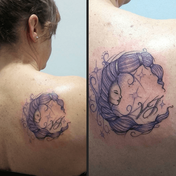 Tatouage lune femme chevelure