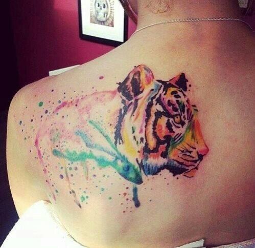 Tatouage épaule aquarelle tigre