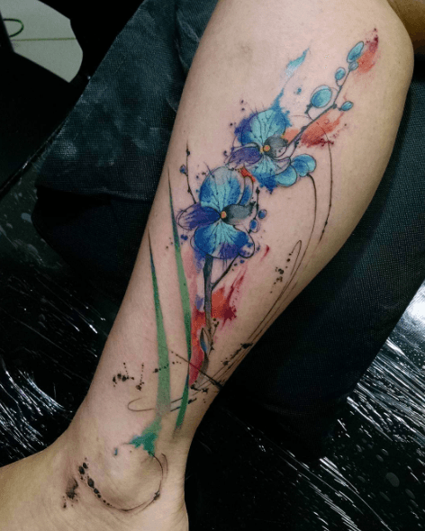 Tatouage jambe aquarelle fleurs