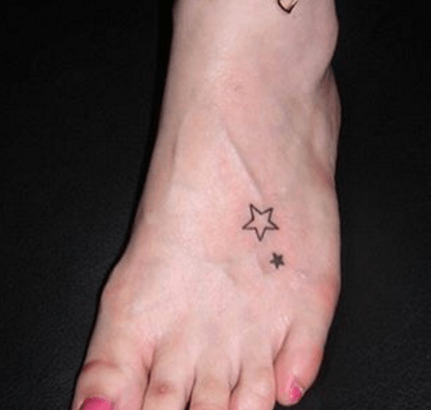 Tatouage étoile pied