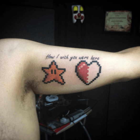 Tatouage bras pixel coeur étoile