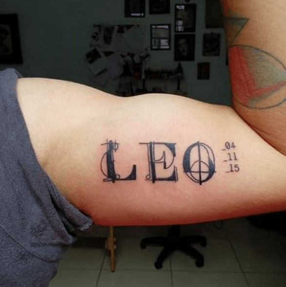 Tatouage prenom biceps Leo