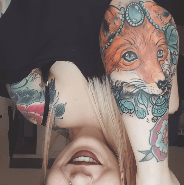 Tatouage coude renard couleurs