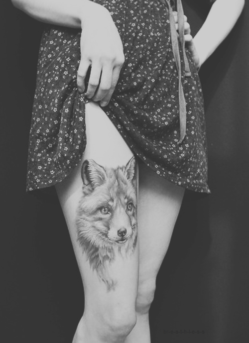 Tatouage cuisse renard