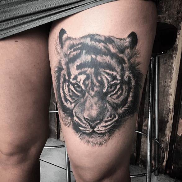 Tatouage tigre cuisse