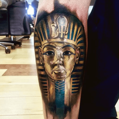 Tatouage egyptien bras pharaon couleurs