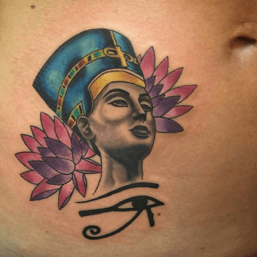 Tatouage egyptien Nefertiti oeil horus lotus couleurs