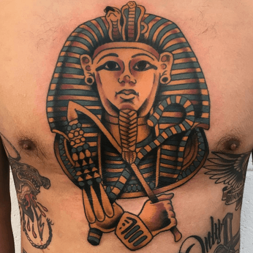 Tatouage egyptien torse pharaon couleurs