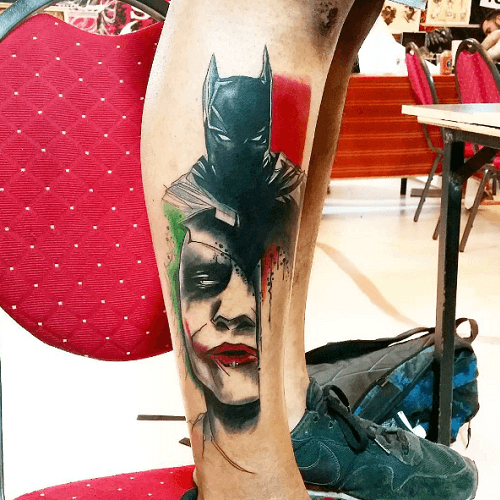 Tatouage mollet Joker Batman aquarelle Heath Ledger