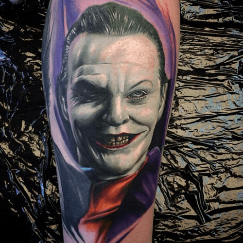 Tatouage bras Joker couleurs Jack Nicholson