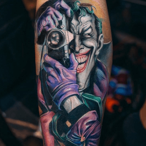 Tatouage Joker mollet couleurs