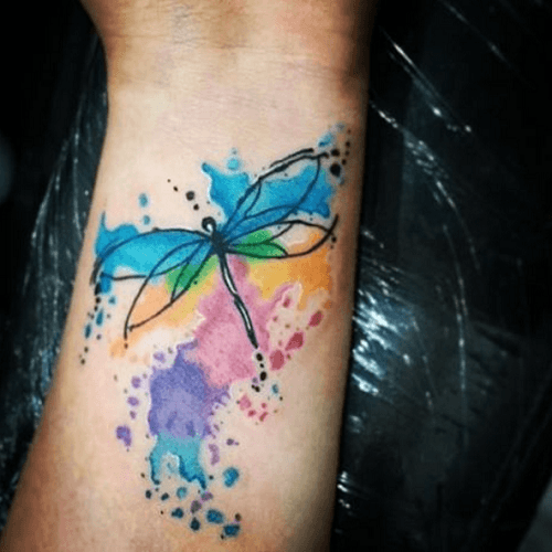 Tatouage poignet libellule aquarelle