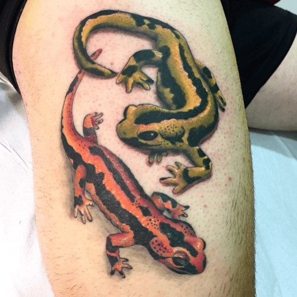 Tatouage cuisse salamandre couleurs