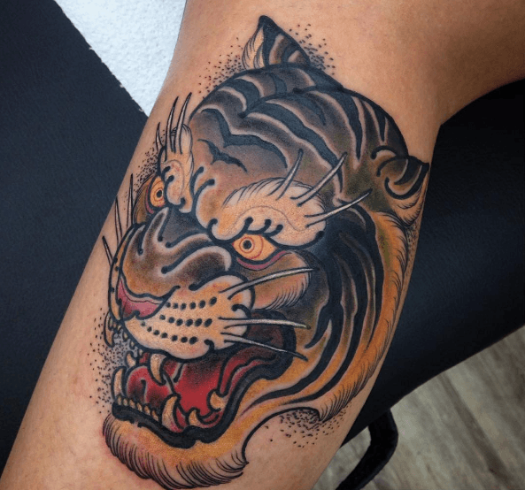 Tatouage bras tigre traditionnel