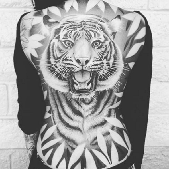 Tatouage dos tigre