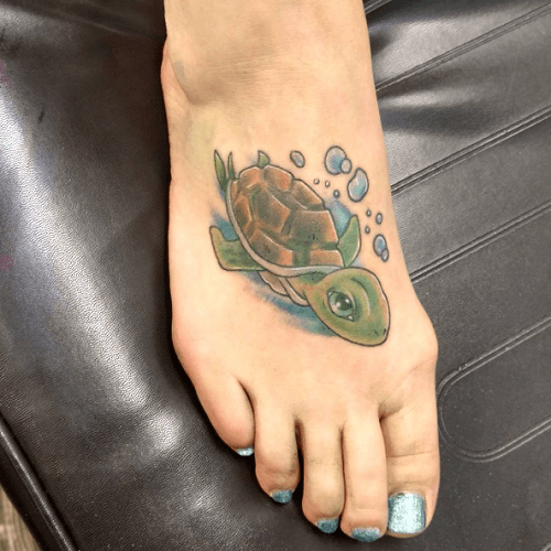 Tatouage tortue pied couleurs