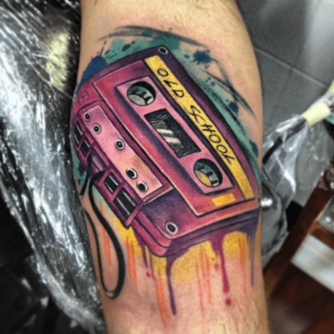 Tatouage cassette audio annes çà