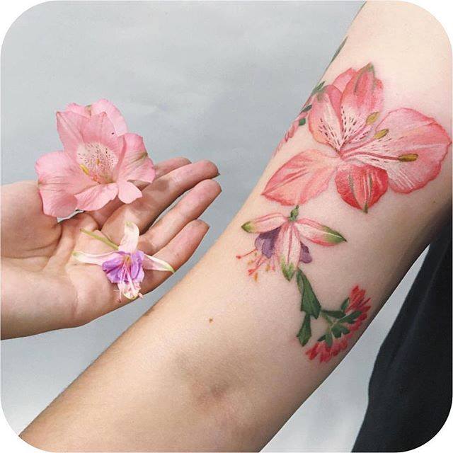 tatouage discret fleur