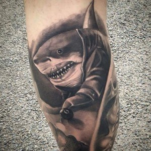 beau tatouage requin