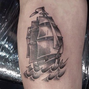 petit tatouage bateau