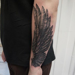 tatouage noir aile