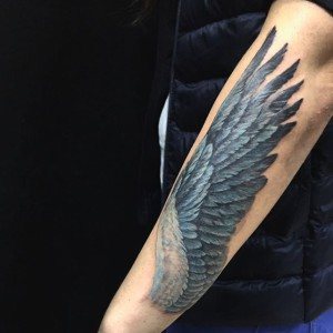 tatouage avant bras aile