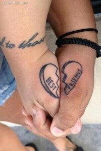 tatouage coeur brisé amitié