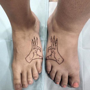 tatouage pieds amitié