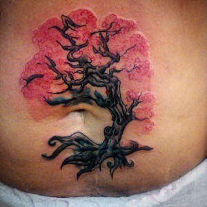 tatouage arbre nombril