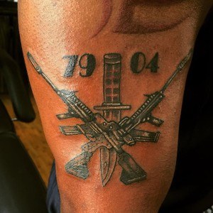tatouage armes militaire