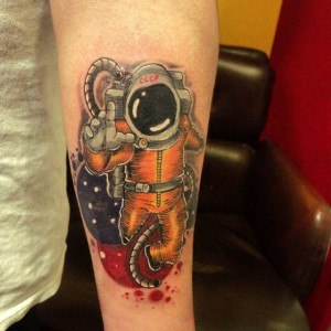 tatouage astronaute cicatrice