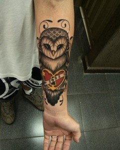 tatouage avant bras hibou