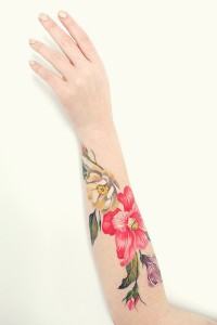 tatouage rose avant bras