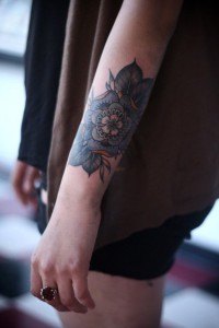 tatouage fleur avant bras